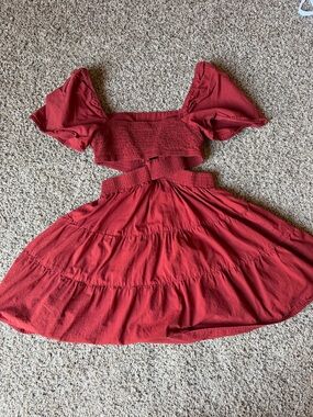 Burgundy women’s open back dress with puff sleeves